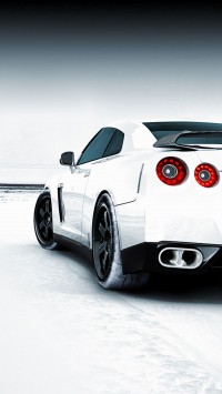 Nissan GTR Snowy Field