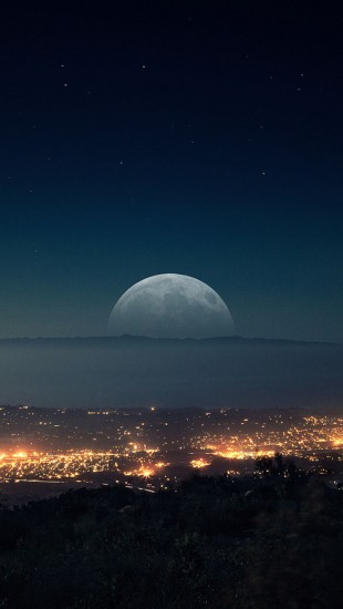 Moon-on-the-horizon